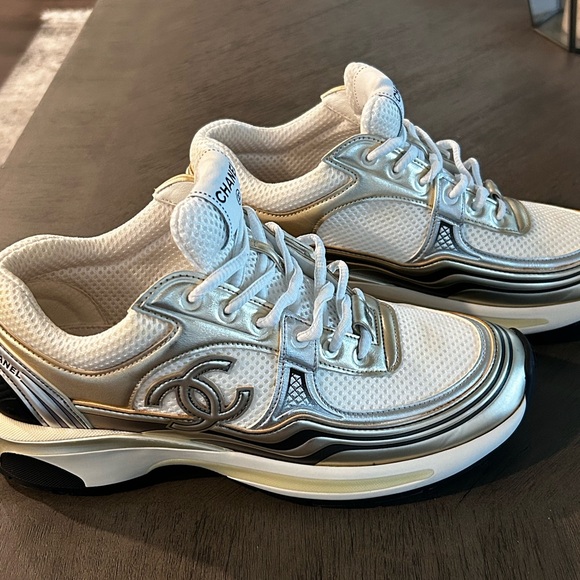 CHANEL SNEAKERS - Picture 4 of 9